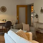 Modern & Cozy 4-room With Charm *