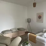 Modern & Cozy 4-room With Charm Apartamento